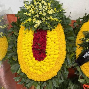 Vòng Hoa Viếng Truyền Thống