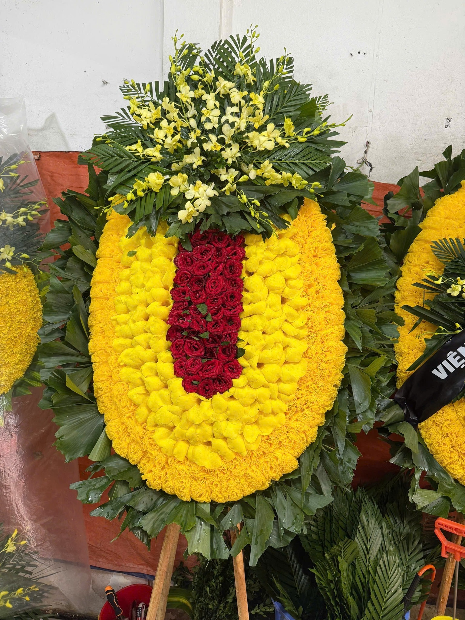 Vòng Hoa Viếng Truyền Thống