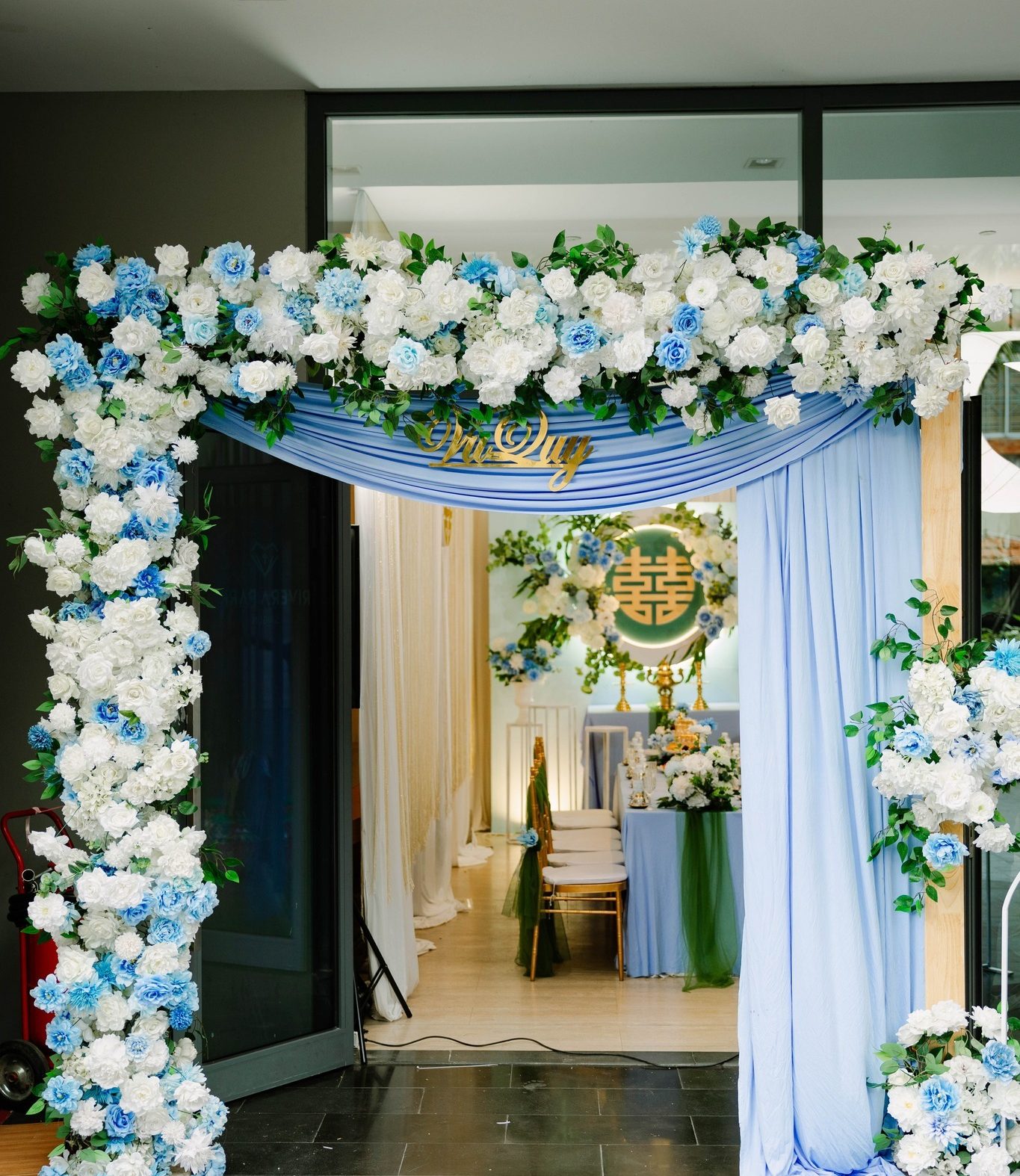 Cổng cưới dáng vuông