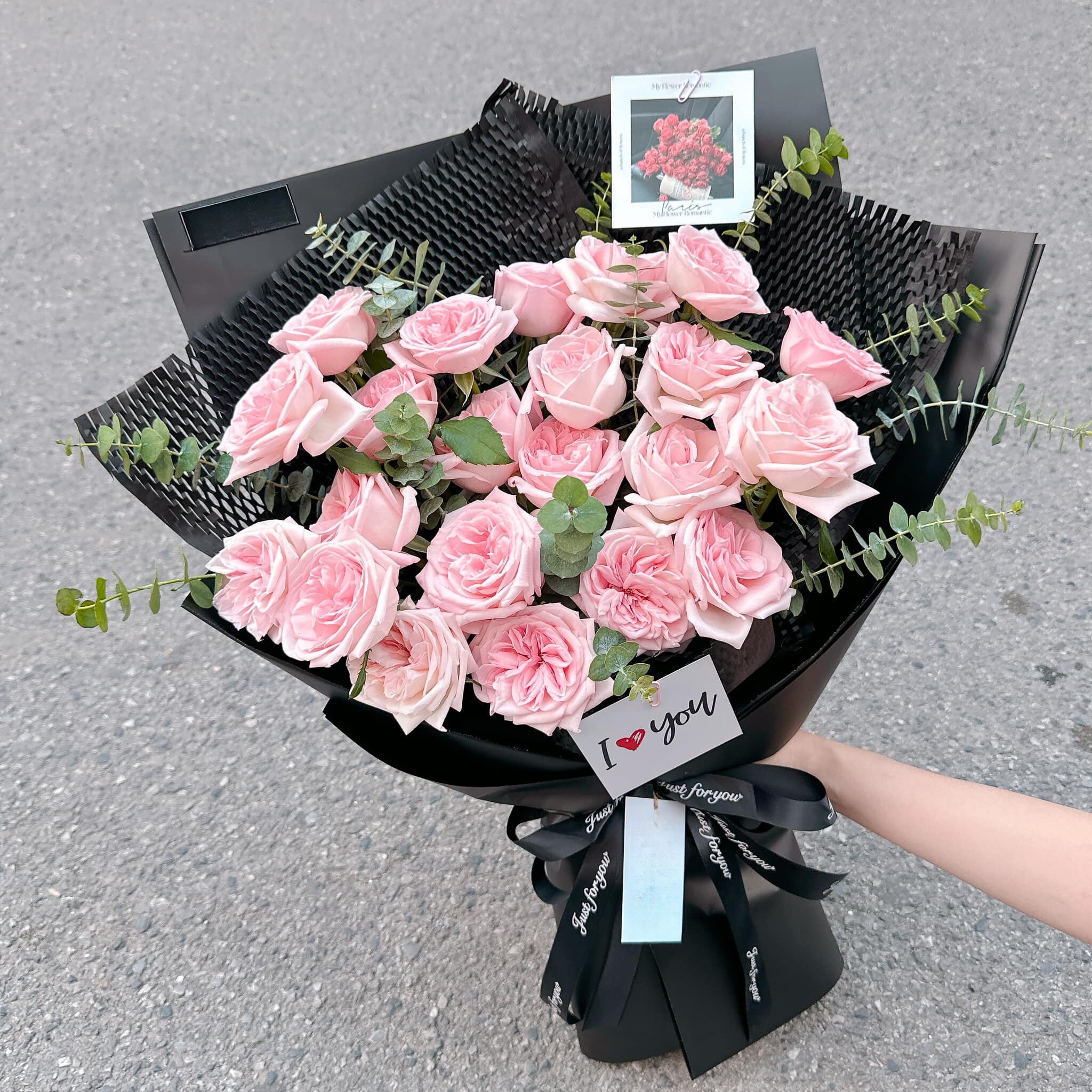 Bó hoa bán nguyệt