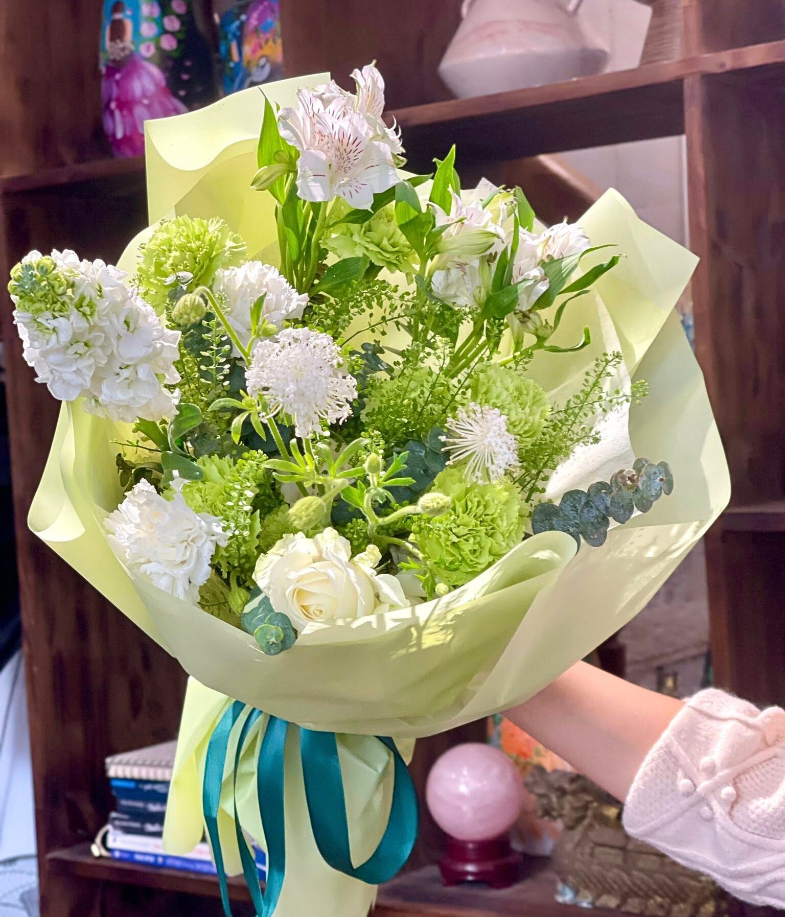 Bó Hoa Tươi Tone Xanh Trắng