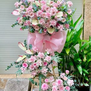 Cam kết bán hàng Hoa tươi 100%, được tuyển chọn kỹ lưỡng, đảm bảo độ tươi lâu và màu sắc rực rỡ. Thiết kế đúng mẫu, đúng yêu cầu Giao hàng đúng giờ, đảm bảo hoa luôn được trao đến tay người nhận trong tình trạng hoàn hảo. Tư vấn tận tâm, hỗ trợ khách hàng chọn mẫu hoa phù hợp với từng dịp và ngân sách. Cam kết đổi mới hoặc hoàn tiền nếu sản phẩm không đạt chất lượng như cam kết.