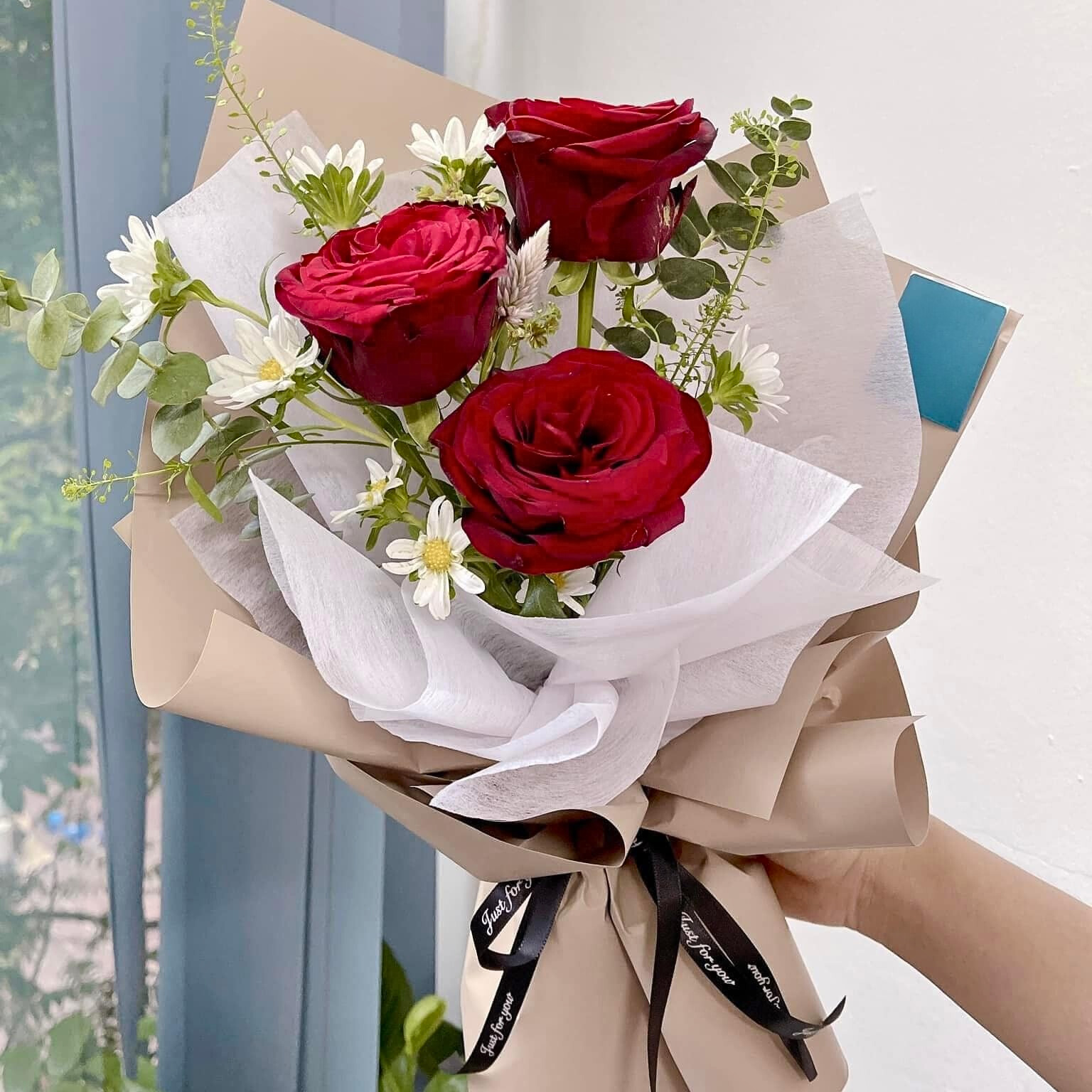 Tinh tế gói gọn trong bó hoa tươi 3 bông tại Vĩnh Phúc