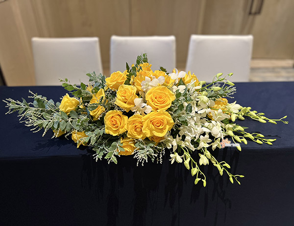 Mẫu hoa để bàn hội nghị