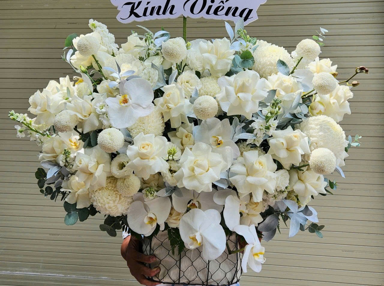 Mẫu giỏ hoa kính viếng